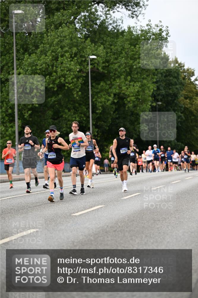 29.06.2025 - hella hamburg halbmarathon Dr. Thomas Lammeyer http://msf.ph/oto/8317346 29.06.2025 10:38:53 Kennedybrücke 2355, 2376, 2751, 2801, 3130, 3420, 4540, 5453, 5609, 6105, 6171, 6310, 6329, 6843, 7299, 7644, 8021, 8589, 8965, 9379, 9448, 10674, 11245 meine-sportfotos.de