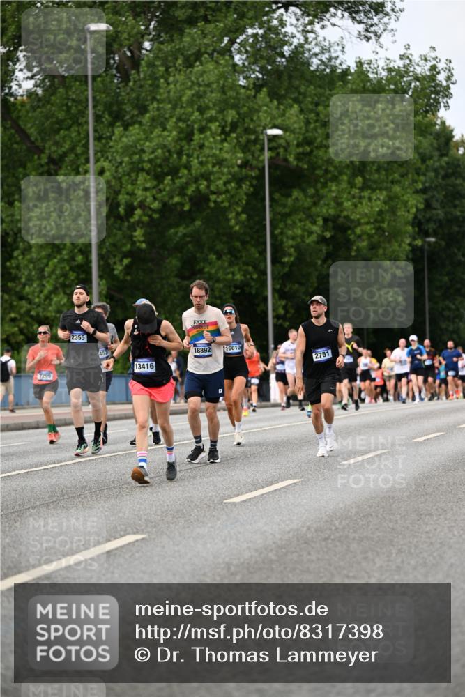 29.06.2025 - hella hamburg halbmarathon Dr. Thomas Lammeyer http://msf.ph/oto/8317398 29.06.2025 10:38:53 Kennedybrücke 2355, 2376, 2751, 2801, 3130, 3420, 4540, 5453, 5609, 6105, 6171, 6310, 6329, 6843, 7299, 7644, 8021, 8589, 8965, 9379, 9448, 10674, 11245 meine-sportfotos.de