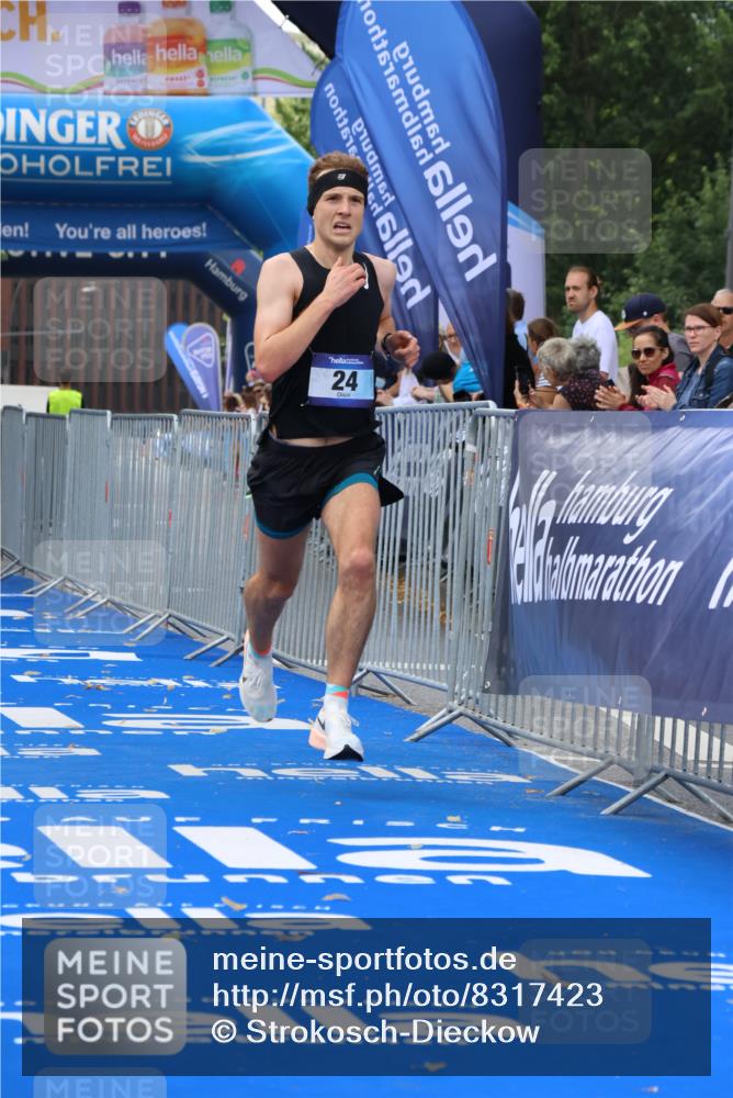29.06.2025 - hella hamburg halbmarathon Strokosch-Dieckow http://msf.ph/oto/8317423 29.06.2025 10:05:59 Ziel 24 meine-sportfotos.de