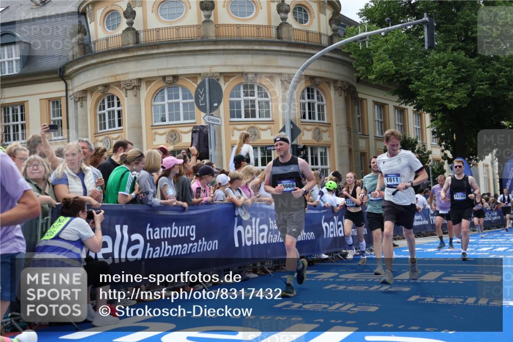 29.06.2025 - hella hamburg halbmarathon Strokosch-Dieckow http://msf.ph/oto/8317432 29.06.2025 10:58:06 Ziel 1563, 1611, 2907, 3141, 4319, 4426, 4579, 6104, 6531, 6892, 8089, 8290, 10036, 10408, 11832, 12773, 13666, 15090, 15125, 15189, 15527, 18068 meine-sportfotos.de
