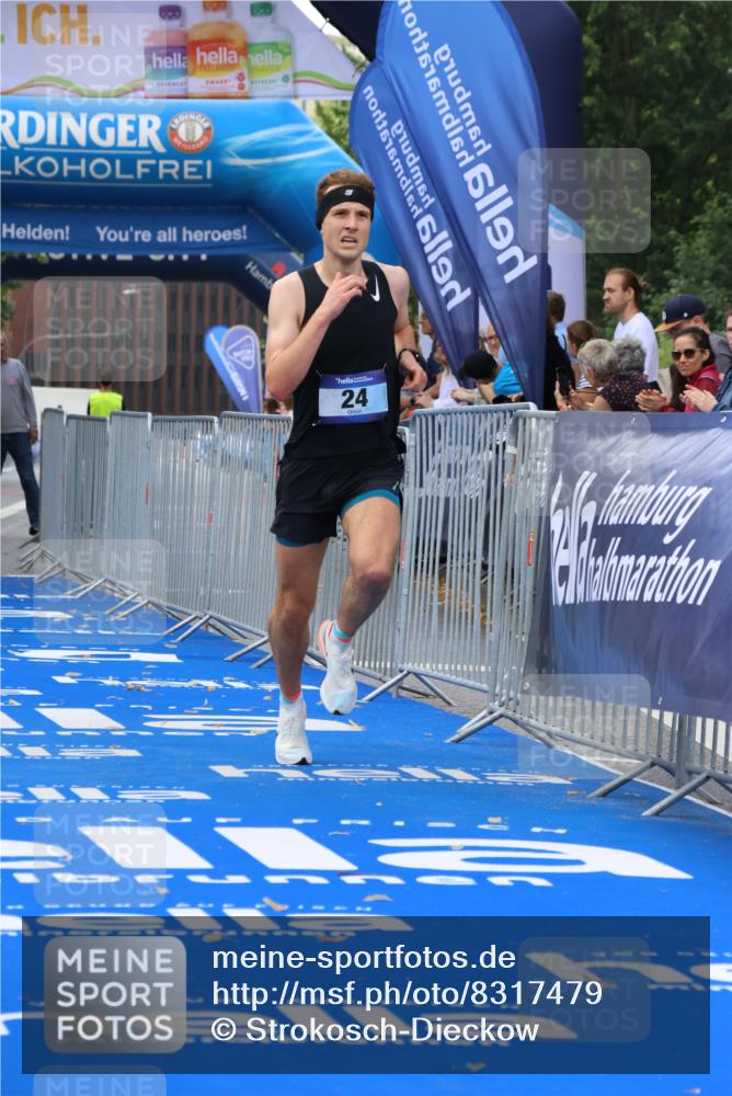 29.06.2025 - hella hamburg halbmarathon Strokosch-Dieckow http://msf.ph/oto/8317479 29.06.2025 10:05:59 Ziel 24 meine-sportfotos.de