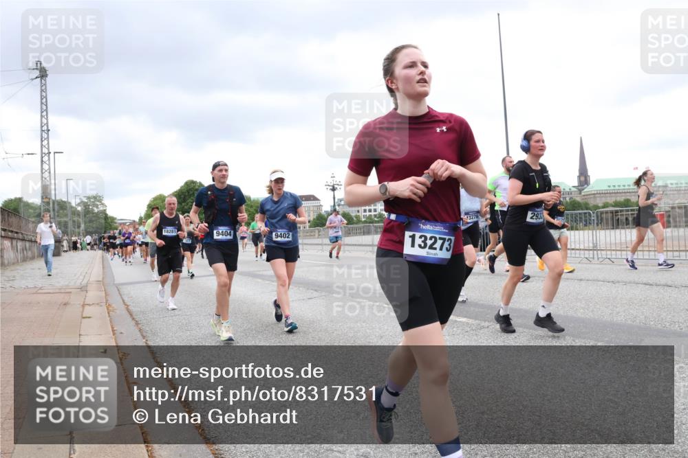 29.06.2025 - hella hamburg halbmarathon Lena Gebhardt http://msf.ph/oto/8317531 29.06.2025 10:57:02 Lombardsbrücke 18281, 9404, 9402, 247, 13273, 3276, 293, 1207, 2041, 2143, 2307, 2370, 2871, 2887, 2932, 2991, 3195, 3348, 3387, 3418, 3438, 3470, 3485, 3516, 3517, 3614, 3723, 3851, 4086, 4094, 4106, 4118, 4241, 4485, 4568, 4569, 4611, 4773, 4998, 5057, 5316, 5438, 5589, 5639, 5911, 5944, 6053, 6284, 6348, 6349, 6832, 6981, 7381, 7416, 7417, 7592, 7787, 7964, 8039, 8150, 8197, 8224, 8546, 8552, 8679, 8851, 8853, 8939, 8943, 9110, 9172, 9210, 9298, 9299, 9910, 10571 meine-sportfotos.de