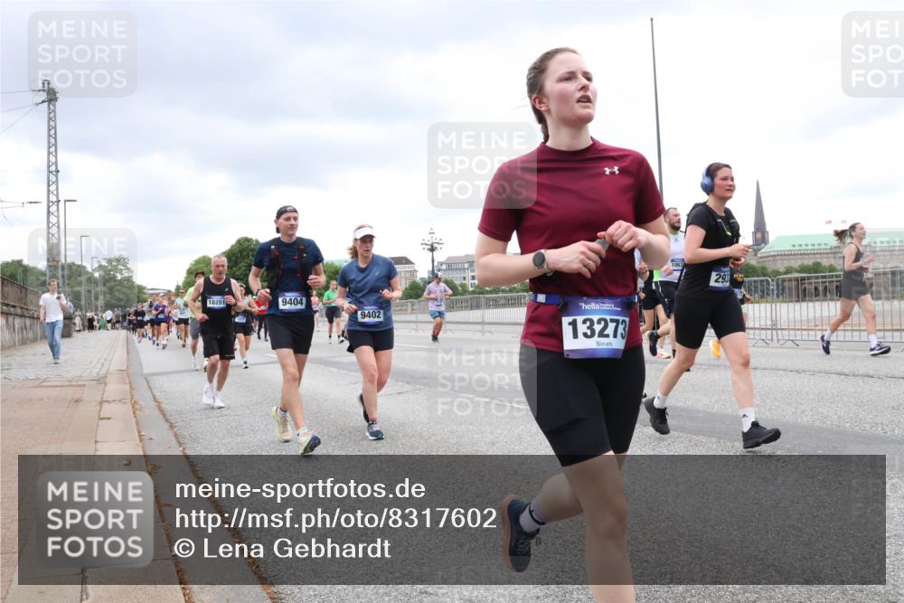 29.06.2025 - hella hamburg halbmarathon Lena Gebhardt http://msf.ph/oto/8317602 29.06.2025 10:57:02 Lombardsbrücke 18281, 1417, 9404, 9402, 13273, 1063, 293, 1207, 2041, 2143, 2307, 2370, 2871, 2887, 2932, 2991, 3195, 3348, 3387, 3418, 3438, 3470, 3485, 3516, 3517, 3614, 3723, 3851, 4086, 4094, 4106, 4118, 4241, 4485, 4568, 4569, 4611, 4773, 4998, 5057, 5316, 5438, 5589, 5639, 5911, 5944, 6053, 6284, 6348, 6349, 6832, 6981, 7381, 7416, 7417, 7592, 7787, 7964, 8039, 8150, 8197, 8224, 8546, 8552, 8679, 8851, 8853, 8939, 8943, 9110, 9172, 9210, 9298, 9299, 9910, 10571 meine-sportfotos.de