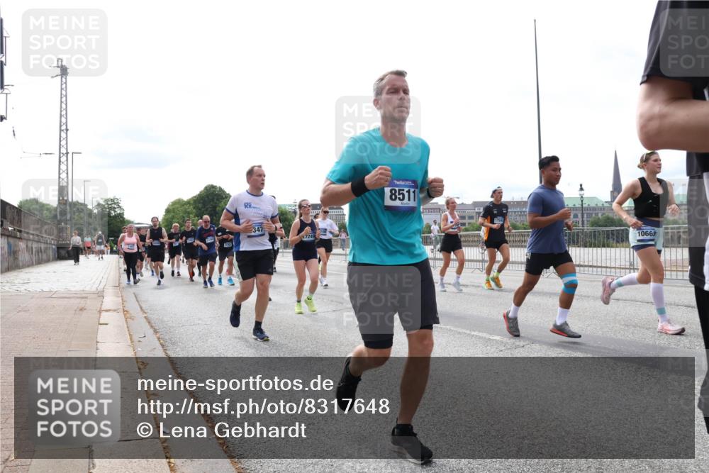 29.06.2025 - hella hamburg halbmarathon Lena Gebhardt http://msf.ph/oto/8317648 29.06.2025 10:22:33 Lombardsbrücke 1, 347, 7249, 8511, 10663, 1003, 1029, 1187, 1419, 1598, 2009, 2022, 2063, 2294, 2351, 2479, 2514, 2766, 2886, 3003, 3050, 3108, 3172, 3430, 3457, 3458, 3511, 3600, 3601, 3910, 3946, 4113, 4114, 4131, 4366, 4556, 4559, 4829, 4969, 4970, 5079, 5223, 5343, 5798, 5838, 6030, 6048, 6049, 6303, 6307, 6347, 6820, 6826, 6899, 6977, 7097, 7188, 7190, 7276, 7529, 7794, 7925, 8355, 8511, 8855, 8884, 8931, 8954, 9256, 10826, 13921, 14525, 14801 meine-sportfotos.de