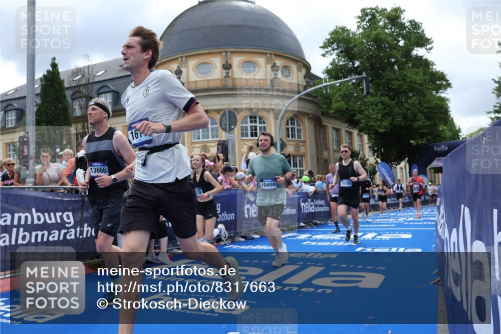 29.06.2025 - hella hamburg halbmarathon Strokosch-Dieckow http://msf.ph/oto/8317663 29.06.2025 10:58:08 Ziel 1563, 1611, 2907, 3141, 4319, 4426, 6104, 6892, 8290, 10036, 10408, 11832, 12773, 13666, 14631, 15125, 15189, 18068 meine-sportfotos.de