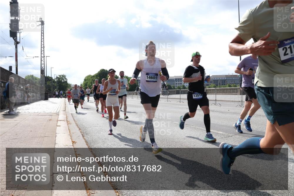 29.06.2025 - hella hamburg halbmarathon Lena Gebhardt http://msf.ph/oto/8317682 29.06.2025 09:47:46 Lombardsbrücke 1696, 13581, 14601, 13514, 21, 1002, 1164, 1217, 1562, 1910, 2121, 2196, 2228, 2296, 2404, 2774, 2851, 3783, 4246, 4602, 5092, 5923, 5961, 6473, 6915, 7972, 8084, 8362, 8366, 8395, 8901, 9171, 9178, 9944, 10384, 10900, 10968, 11019, 11559, 11745, 11806, 12137, 12462, 12704, 12751, 12865, 13029, 13419, 13514, 13798, 13854, 14387, 14459, 14601, 14934, 14952, 15261, 15415, 15965, 16123, 16964, 17154, 18419 meine-sportfotos.de