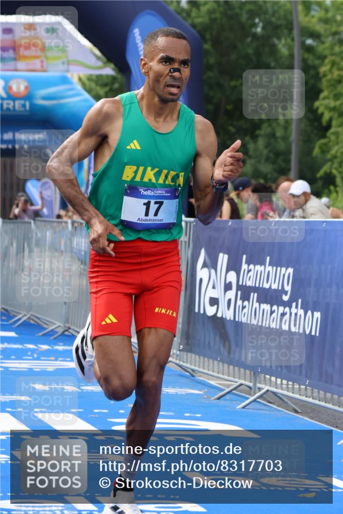 29.06.2025 - hella hamburg halbmarathon Strokosch-Dieckow http://msf.ph/oto/8317703 29.06.2025 10:05:26 Ziel 17 meine-sportfotos.de