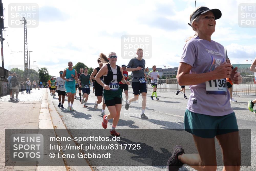 29.06.2025 - hella hamburg halbmarathon Lena Gebhardt http://msf.ph/oto/8317725 29.06.2025 10:00:01 Lombardsbrücke 18112, 4785, 4231, 6174, 9611, 8573, 1136, 1006, 1125, 1180, 1239, 1264, 1334, 1834, 1914, 1955, 2099, 2159, 2348, 2364, 2391, 2432, 2447, 2582, 2584, 2676, 2677, 2730, 2910, 3177, 3181, 3279, 3668, 3836, 3898, 4013, 4231, 4426, 4632, 4772, 4796, 4837, 5015, 5134, 5272, 5277, 5341, 5728, 6082, 6104, 6174, 6201, 6202, 6462, 6581, 6587, 8330, 8520, 8846, 9142, 9488, 9907, 9984, 10031, 11039, 11568, 11844 meine-sportfotos.de