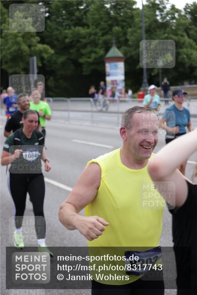 29.06.2025 - hella hamburg halbmarathon Jannik Wohlers http://msf.ph/oto/8317743 29.06.2025 10:39:02 Lombardsbrücke 1856, 1883, 2092, 2578, 2843, 3275, 3353, 3727, 4523, 4603, 4609, 4659, 4855, 4882, 6321, 6342, 6343, 6719, 6726, 6748, 7341, 7501, 7524, 7684, 8203, 8243, 8995, 9393, 9420, 9569, 9698, 9777, 10512, 10626, 10627, 10849, 10888, 11129, 11313, 11381, 11382, 11461, 11533, 11729, 12150, 12217, 12391, 12680, 13178, 13461, 13495, 13519, 14111, 14114, 14299, 14871, 14956, 15112, 15433, 15494, 15536, 15765, 16178, 16382, 16866, 16869, 16884, 17368, 17379, 17536, 17666 meine-sportfotos.de