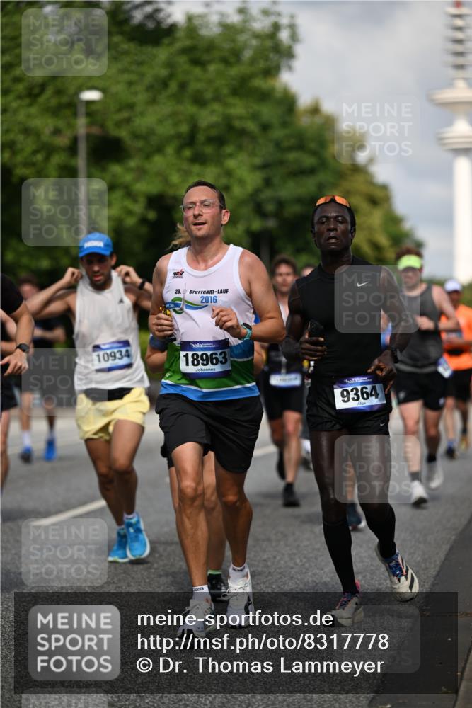 29.06.2025 - hella hamburg halbmarathon Dr. Thomas Lammeyer http://msf.ph/oto/8317778 29.06.2025 09:55:16 Kennedybrücke 1312, 1570, 1903, 1920, 1941, 2653, 2880, 3437, 3523, 4297, 4991, 4999, 5014, 5129, 5410, 5987, 6490, 6770, 7092, 7105, 7363, 7962, 8074, 8346, 8359, 8871, 8900, 9114, 9358, 9364, 9380, 10319, 10375, 10480, 10669, 11021, 11417 meine-sportfotos.de