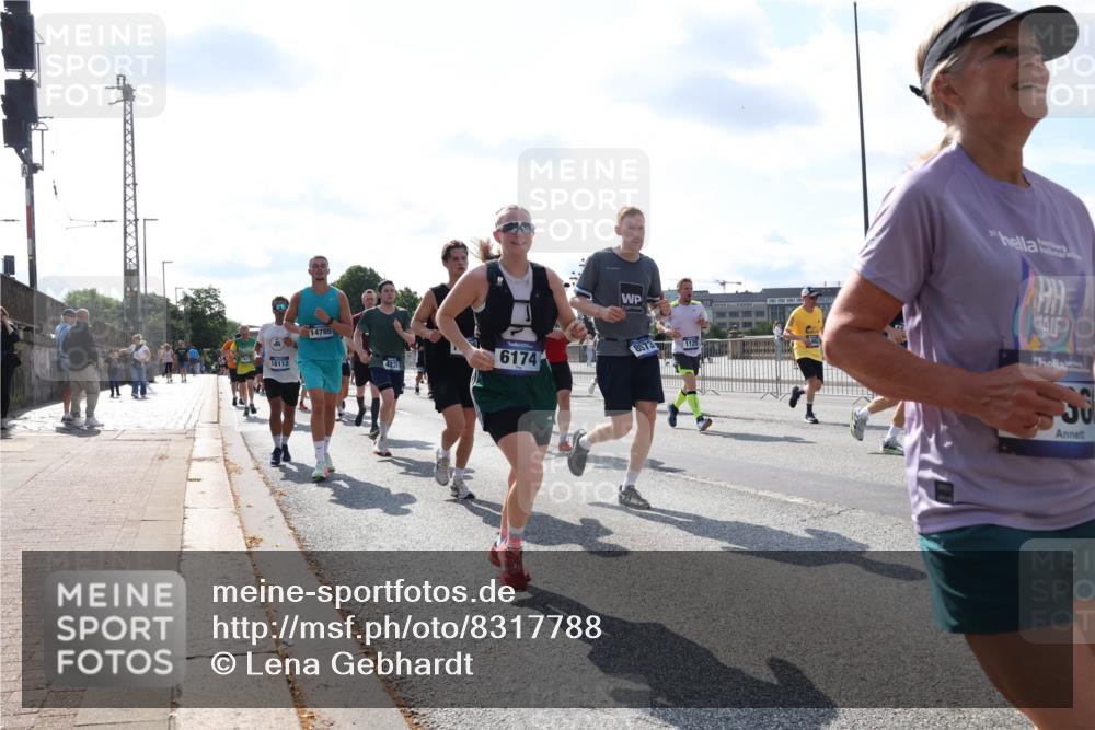 29.06.2025 - hella hamburg halbmarathon Lena Gebhardt http://msf.ph/oto/8317788 29.06.2025 10:00:01 Lombardsbrücke 14785, 4231, 6174, 8573, 1125, 1006, 1125, 1180, 1239, 1264, 1334, 1834, 1914, 1955, 2099, 2159, 2348, 2364, 2391, 2432, 2447, 2582, 2584, 2676, 2677, 2730, 2910, 3177, 3181, 3279, 3668, 3836, 3898, 4013, 4231, 4426, 4632, 4772, 4796, 4837, 5015, 5134, 5272, 5277, 5341, 5728, 6082, 6104, 6174, 6201, 6202, 6462, 6581, 6587, 8330, 8520, 8846, 9142, 9488, 9907, 9984, 10031, 11039, 11568, 11844 meine-sportfotos.de