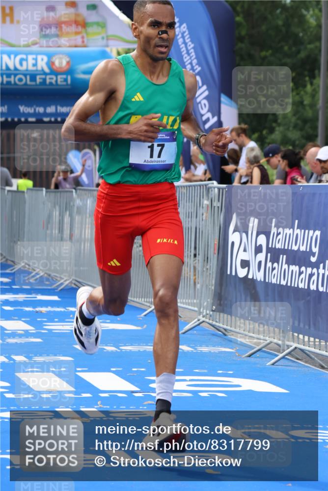 29.06.2025 - hella hamburg halbmarathon Strokosch-Dieckow http://msf.ph/oto/8317799 29.06.2025 10:05:26 Ziel 17 meine-sportfotos.de