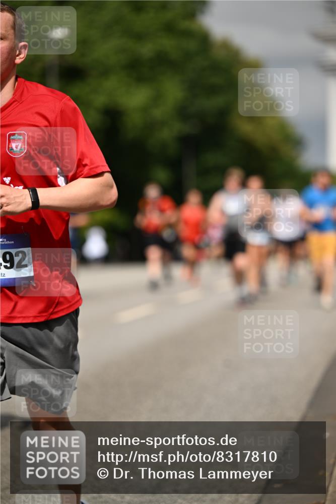 29.06.2025 - hella hamburg halbmarathon Dr. Thomas Lammeyer http://msf.ph/oto/8317810 29.06.2025 10:17:18 Kennedybrücke 1007, 1328, 1859, 2055, 2359, 2961, 2987, 3218, 3729, 4554, 4950, 5232, 5597, 5598, 6026, 7346, 7460, 8115, 8279, 8913, 9128, 9527, 10581 meine-sportfotos.de