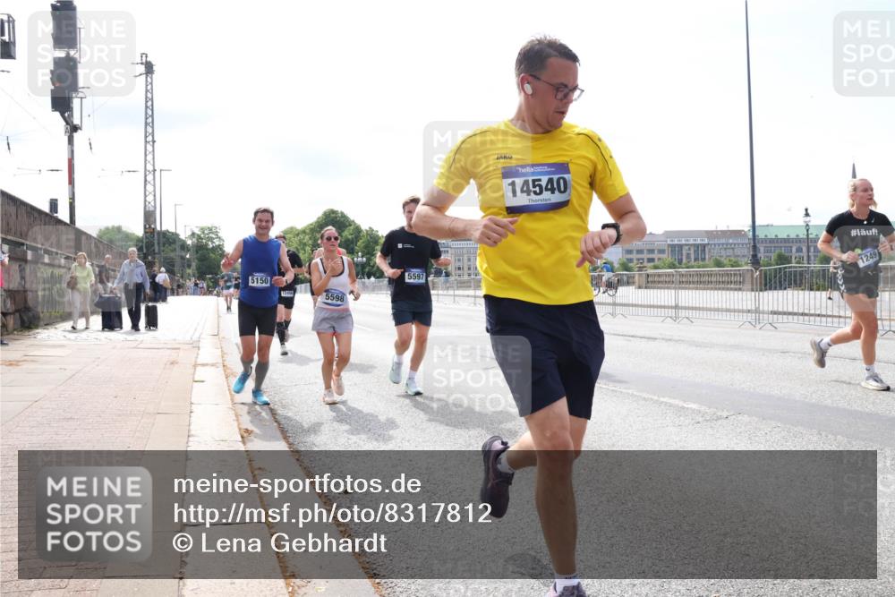 29.06.2025 - hella hamburg halbmarathon Lena Gebhardt http://msf.ph/oto/8317812 29.06.2025 10:12:40 Lombardsbrücke 5150, 12456, 5598, 5597, 14540, 1249, 1020, 1051, 1249, 1610, 1785, 1850, 1851, 1939, 2531, 2661, 2891, 2942, 2963, 2964, 3182, 3248, 3262, 3746, 4453, 4499, 4532, 4554, 5150, 5166, 5176, 5597, 5598, 6207, 6822, 6871, 6966, 7014, 7474, 7907, 8917, 8971, 9253, 9254, 9405, 10067, 10402, 10581, 10685, 11025, 11509, 11720, 12456, 13566, 13816, 14313, 14540, 14863, 14868, 14869, 15012, 15369, 15531, 16323, 16379, 16473, 16826, 16911, 17061, 17994, 18178, 18493, 18530 meine-sportfotos.de