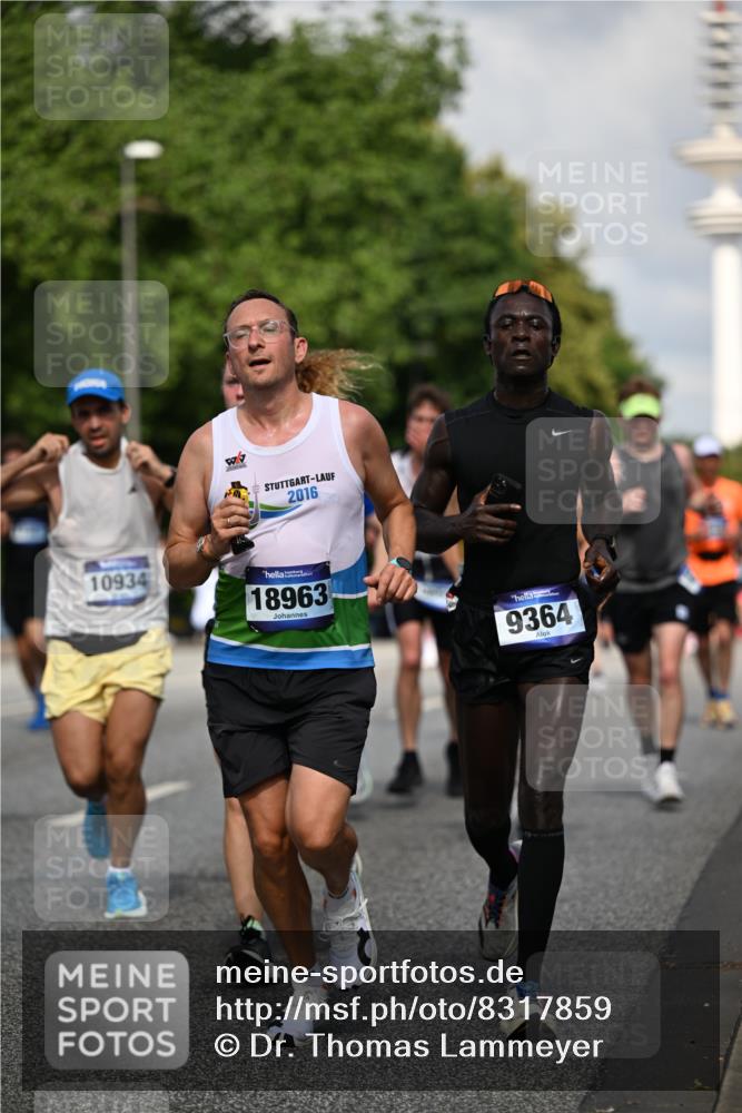 29.06.2025 - hella hamburg halbmarathon Dr. Thomas Lammeyer http://msf.ph/oto/8317859 29.06.2025 09:55:16 Kennedybrücke 1312, 1570, 1903, 1920, 1941, 2653, 2880, 3437, 3523, 4297, 4991, 4999, 5014, 5129, 5410, 5987, 6490, 6770, 7092, 7105, 7363, 7962, 8074, 8346, 8359, 8871, 8900, 9114, 9358, 9364, 9380, 10319, 10375, 10480, 10669, 11021, 11417 meine-sportfotos.de
