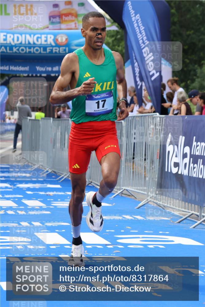 29.06.2025 - hella hamburg halbmarathon Strokosch-Dieckow http://msf.ph/oto/8317864 29.06.2025 10:05:26 Ziel 17 meine-sportfotos.de