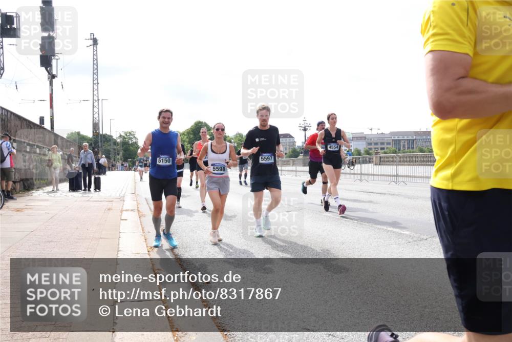 29.06.2025 - hella hamburg halbmarathon Lena Gebhardt http://msf.ph/oto/8317867 29.06.2025 10:12:40 Lombardsbrücke 5150, 5598, 5597, 4554, 1020, 1051, 1249, 1610, 1785, 1850, 1851, 1939, 2531, 2661, 2891, 2942, 2963, 2964, 3182, 3248, 3262, 3746, 4453, 4499, 4532, 4554, 5150, 5166, 5176, 5597, 5598, 6207, 6822, 6871, 6966, 7014, 7474, 7907, 8917, 8971, 9253, 9254, 9405, 10067, 10402, 10581, 10685, 11025, 11509, 11720, 12456, 13566, 13816, 14313, 14540, 14863, 14868, 14869, 15012, 15369, 15531, 16323, 16379, 16473, 16826, 16911, 17061, 17994, 18178, 18493, 18530 meine-sportfotos.de
