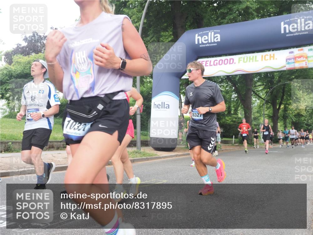 29.06.2025 - hella hamburg halbmarathon KatJ http://msf.ph/oto/8317895 29.06.2025 10:45:26 Zwischen KM18-KM19 2159, 4767, 7189 meine-sportfotos.de