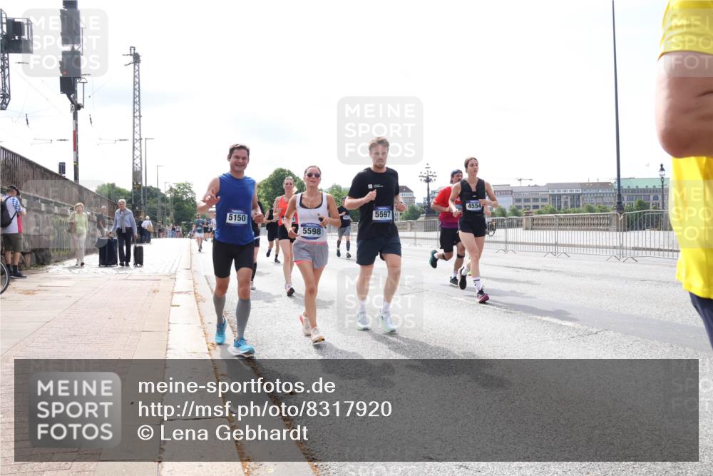 29.06.2025 - hella hamburg halbmarathon Lena Gebhardt http://msf.ph/oto/8317920 29.06.2025 10:12:40 Lombardsbrücke 5150, 5598, 5597, 4554, 1020, 1051, 1249, 1610, 1785, 1850, 1851, 1939, 2531, 2661, 2891, 2942, 2963, 2964, 3182, 3248, 3262, 3746, 4453, 4499, 4532, 4554, 5150, 5166, 5176, 5597, 5598, 6207, 6822, 6871, 6966, 7014, 7474, 7907, 8917, 8971, 9253, 9254, 9405, 10067, 10402, 10581, 10685, 11025, 11509, 11720, 12456, 13566, 13816, 14313, 14540, 14863, 14868, 14869, 15012, 15369, 15531, 16323, 16379, 16473, 16826, 16911, 17061, 17994, 18178, 18493, 18530 meine-sportfotos.de