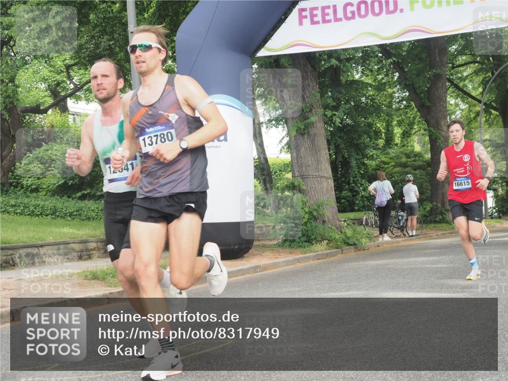 29.06.2025 - hella hamburg halbmarathon KatJ http://msf.ph/oto/8317949 29.06.2025 10:16:01 Zwischen KM18-KM19  meine-sportfotos.de