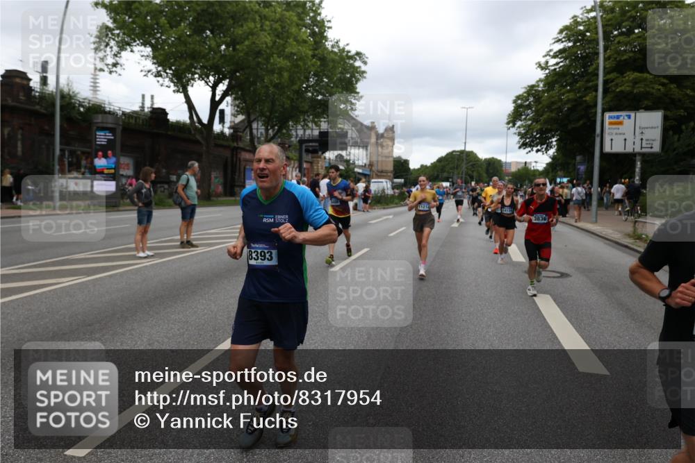 29.06.2025 - hella hamburg halbmarathon Yannick Fuchs http://msf.ph/oto/8317954 29.06.2025 10:50:51 20KM 1485, 1955, 2034, 2282, 2417, 2676, 3413, 3435, 3836, 4167, 4940, 5033, 5492, 6272, 6399, 6416, 6835, 7716, 8393, 8542, 8652, 8669, 8825, 9488, 9577, 9727, 9820, 9907, 9934, 10133, 10212, 11043, 11083, 11212, 11590, 11612, 11832, 12014, 12440, 12523, 13394, 13666, 13750, 13863, 14139, 14369, 14678, 15097, 15145, 15431, 15695, 15712, 15726, 16113, 16257, 16261, 16470, 16634, 16830, 16909, 17160, 17617, 17779, 17828, 18208, 18652, 18719, 19184 meine-sportfotos.de