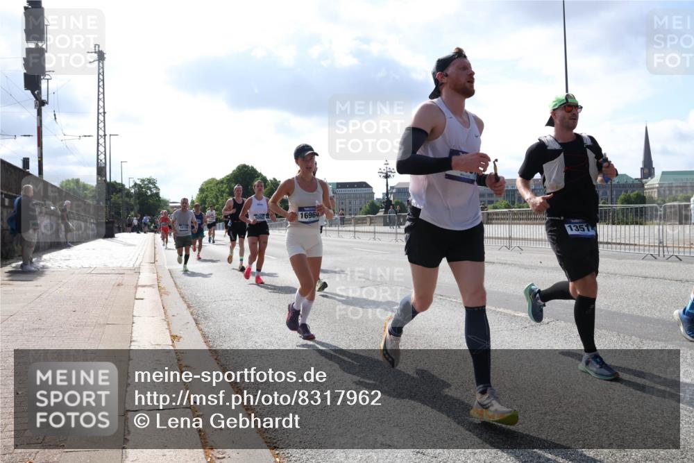 29.06.2025 - hella hamburg halbmarathon Lena Gebhardt http://msf.ph/oto/8317962 29.06.2025 09:47:46 Lombardsbrücke 16964, 18159, 1351, 1002, 1164, 1217, 1562, 1910, 2121, 2196, 2228, 2296, 2404, 2774, 2851, 3783, 4246, 4602, 5092, 5923, 5961, 6473, 6915, 7972, 8084, 8362, 8366, 8395, 8901, 9171, 9178, 9944, 10384, 10900, 10968, 11019, 11559, 11745, 11806, 12137, 12462, 12704, 12751, 12865, 13029, 13419, 13514, 13798, 13854, 14387, 14459, 14601, 14934, 14952, 15261, 15415, 15965, 16123, 16964, 17154, 18419 meine-sportfotos.de