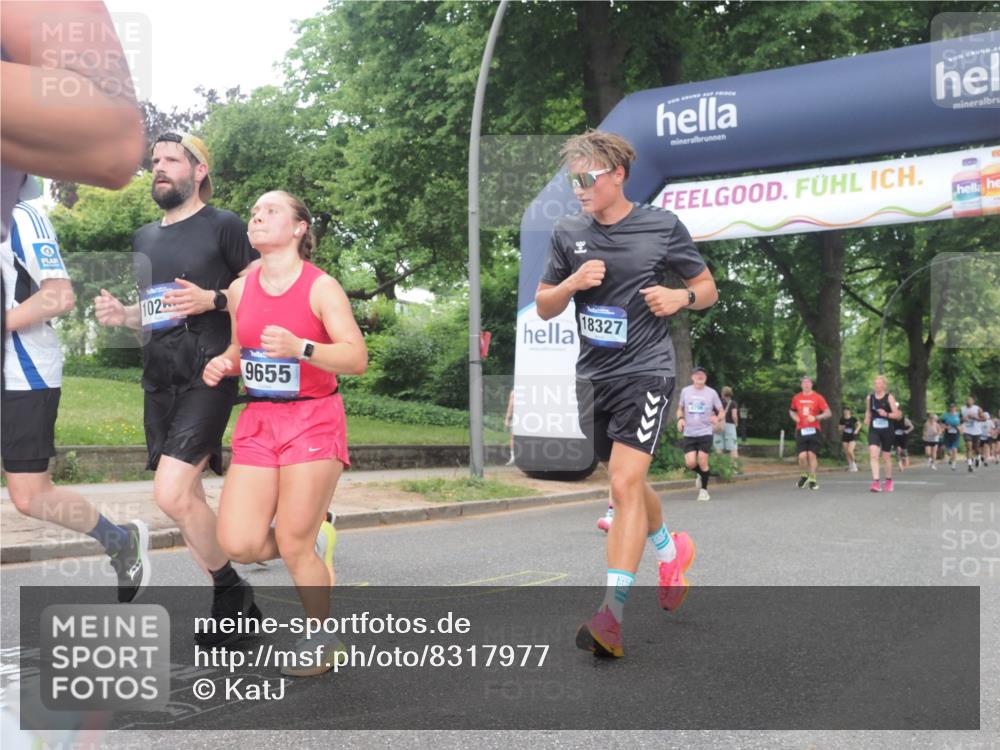 29.06.2025 - hella hamburg halbmarathon KatJ http://msf.ph/oto/8317977 29.06.2025 10:45:26 Zwischen KM18-KM19 2159, 4767, 7189 meine-sportfotos.de