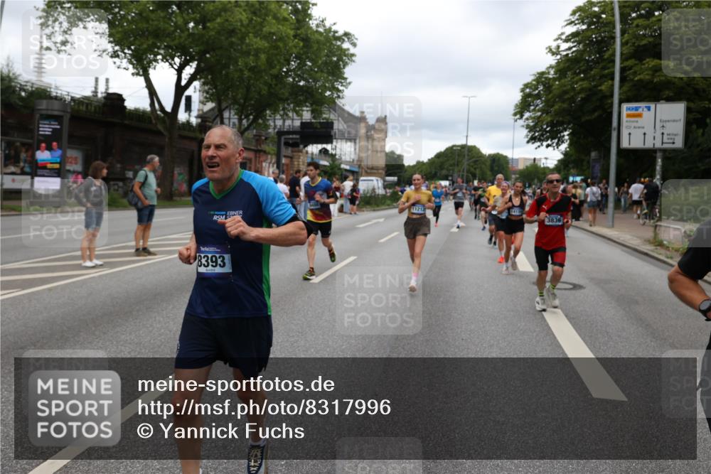29.06.2025 - hella hamburg halbmarathon Yannick Fuchs http://msf.ph/oto/8317996 29.06.2025 10:50:51 20KM 1485, 1955, 2034, 2282, 2417, 2676, 3413, 3435, 3836, 4167, 4940, 5033, 5492, 6272, 6399, 6416, 6835, 7716, 8393, 8542, 8652, 8669, 8825, 9488, 9577, 9727, 9820, 9907, 9934, 10133, 10212, 11043, 11083, 11212, 11590, 11612, 11832, 12014, 12440, 12523, 13394, 13666, 13750, 13863, 14139, 14369, 14678, 15097, 15145, 15431, 15695, 15712, 15726, 16113, 16257, 16261, 16470, 16634, 16830, 16909, 17160, 17617, 17779, 17828, 18208, 18652, 18719, 19184 meine-sportfotos.de