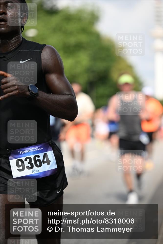 29.06.2025 - hella hamburg halbmarathon Dr. Thomas Lammeyer http://msf.ph/oto/8318006 29.06.2025 09:55:18 Kennedybrücke 1312, 1570, 1903, 1920, 2653, 2880, 3437, 3697, 4297, 4991, 4999, 5014, 5129, 5410, 5987, 6490, 6770, 7092, 7105, 7363, 7962, 8074, 8346, 8359, 8871, 8900, 9114, 9358, 9364, 9659, 10319, 10375, 10480, 10669, 11021, 11417 meine-sportfotos.de