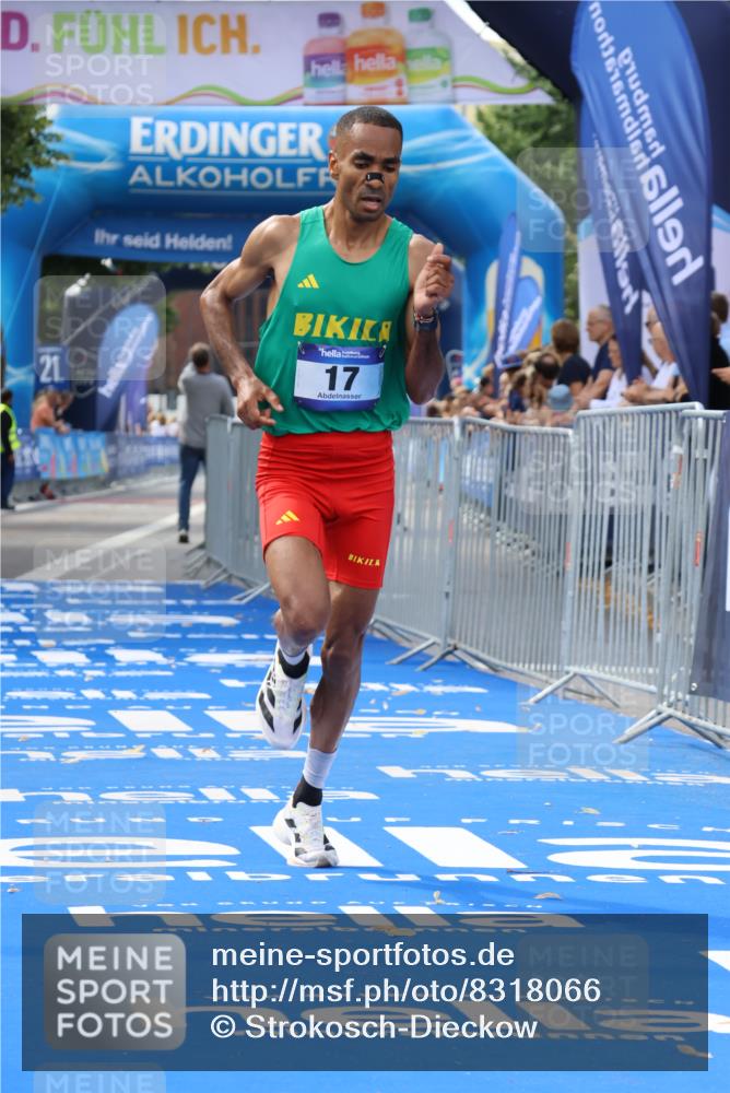 29.06.2025 - hella hamburg halbmarathon Strokosch-Dieckow http://msf.ph/oto/8318066 29.06.2025 10:05:25 Ziel 17 meine-sportfotos.de