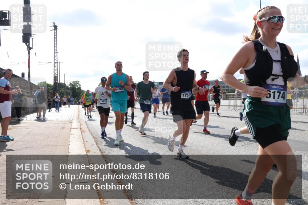 29.06.2025 - hella hamburg halbmarathon Lena Gebhardt http://msf.ph/oto/8318106 29.06.2025 10:00:02 Lombardsbrücke 18112, 14785, 4231, 17525, 0611, 6174, 1006, 1125, 1180, 1239, 1264, 1334, 1834, 1914, 1955, 2099, 2159, 2348, 2364, 2391, 2432, 2447, 2582, 2584, 2676, 2677, 2730, 2910, 3177, 3181, 3279, 3668, 3836, 3861, 3898, 4013, 4231, 4426, 4632, 4772, 4796, 4837, 5015, 5134, 5272, 5277, 5341, 5728, 6082, 6084, 6104, 6174, 6201, 6202, 6260, 6462, 6581, 6587, 8330, 8520, 8846, 9142, 9488, 9907, 9984, 10031, 11039, 11568, 11844 meine-sportfotos.de