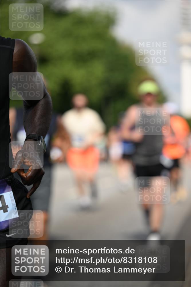 29.06.2025 - hella hamburg halbmarathon Dr. Thomas Lammeyer http://msf.ph/oto/8318108 29.06.2025 09:55:19 Kennedybrücke 1312, 1353, 1570, 1903, 1920, 2653, 2880, 3437, 3697, 4297, 4991, 4999, 5014, 5129, 5410, 5987, 6490, 6770, 7092, 7105, 7363, 7962, 8074, 8346, 8359, 8871, 8900, 9114, 9358, 9364, 9659, 10319, 10375, 10480, 10669, 11021, 11417 meine-sportfotos.de
