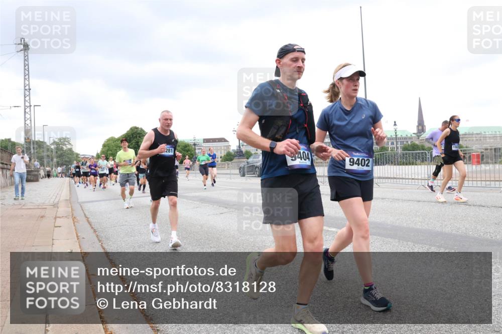 29.06.2025 - hella hamburg halbmarathon Lena Gebhardt http://msf.ph/oto/8318128 29.06.2025 10:57:03 Lombardsbrücke 281, 9404, 9402, 1207, 2041, 2370, 2871, 2887, 2932, 2991, 3195, 3348, 3387, 3418, 3438, 3470, 3485, 3516, 3517, 3614, 3723, 3851, 4086, 4094, 4106, 4118, 4241, 4485, 4568, 4569, 4611, 4998, 5057, 5316, 5589, 5639, 5911, 5944, 6053, 6284, 6348, 6349, 6832, 6981, 7381, 7416, 7417, 7592, 7787, 7964, 8039, 8150, 8197, 8224, 8546, 8552, 8679, 8851, 8853, 8939, 8943, 9110, 9172, 9210, 9298, 9299, 9910, 10571 meine-sportfotos.de