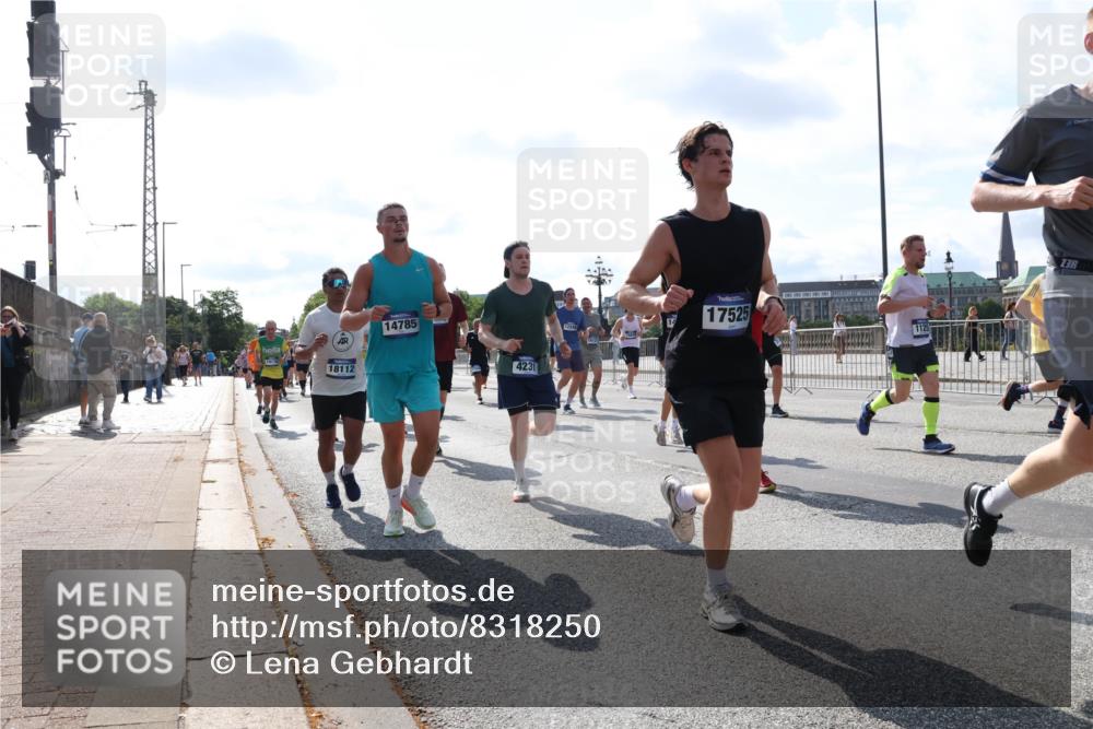 29.06.2025 - hella hamburg halbmarathon Lena Gebhardt http://msf.ph/oto/8318250 29.06.2025 10:00:02 Lombardsbrücke 19175, 18112, 14785, 4231, 12243, 17525, 1125, 3, 1006, 1125, 1180, 1239, 1264, 1334, 1834, 1914, 1955, 2099, 2159, 2348, 2364, 2391, 2432, 2447, 2582, 2584, 2676, 2677, 2730, 2910, 3177, 3181, 3279, 3668, 3836, 3861, 3898, 4013, 4231, 4426, 4632, 4772, 4796, 4837, 5015, 5134, 5272, 5277, 5341, 5728, 6082, 6084, 6104, 6174, 6201, 6202, 6260, 6462, 6581, 6587, 8330, 8520, 8846, 9142, 9488, 9907, 9984, 10031, 11039, 11568, 11844 meine-sportfotos.de