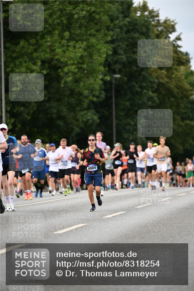 29.06.2025 - hella hamburg halbmarathon Dr. Thomas Lammeyer http://msf.ph/oto/8318254 29.06.2025 10:39:03 Kennedybrücke 1497, 2265, 2355, 2482, 2751, 2801, 3130, 3409, 3420, 4884, 5453, 6171, 6310, 6329, 6335, 6571, 7020, 7299, 8369, 8965, 9164, 9248, 10464, 10606 meine-sportfotos.de