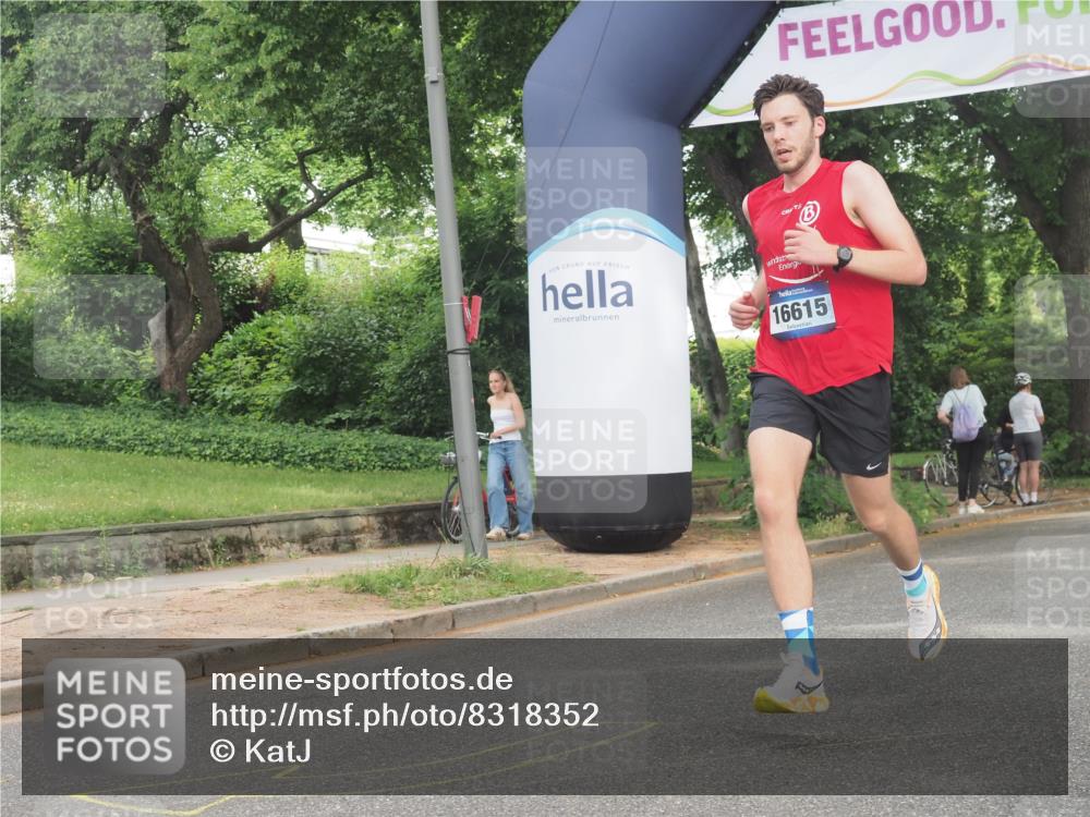 29.06.2025 - hella hamburg halbmarathon KatJ http://msf.ph/oto/8318352 29.06.2025 10:16:02 Zwischen KM18-KM19  meine-sportfotos.de