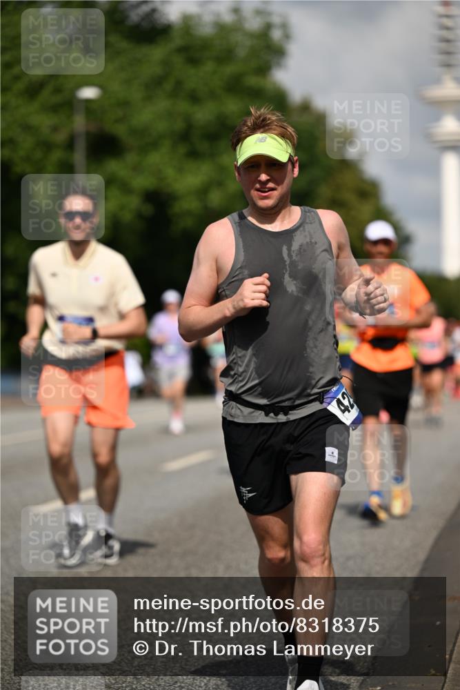 29.06.2025 - hella hamburg halbmarathon Dr. Thomas Lammeyer http://msf.ph/oto/8318375 29.06.2025 09:55:20 Kennedybrücke 1312, 1353, 1570, 1903, 1920, 2653, 2880, 3437, 3697, 4297, 4991, 4999, 5014, 5129, 5410, 5987, 6490, 6770, 7092, 7105, 7363, 7962, 8074, 8346, 8359, 8871, 8900, 9114, 9358, 9364, 9659, 10319, 10375, 10480, 10669, 11021, 11417 meine-sportfotos.de