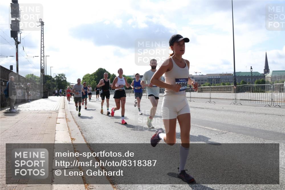 29.06.2025 - hella hamburg halbmarathon Lena Gebhardt http://msf.ph/oto/8318387 29.06.2025 09:47:47 Lombardsbrücke 173, 6964, 1002, 1164, 1217, 1562, 1910, 2121, 2196, 2228, 2296, 2404, 2774, 2851, 3783, 4246, 4602, 5092, 5923, 5961, 6473, 6990, 7972, 8084, 8362, 8366, 8395, 8901, 9171, 9178, 9944, 10384, 10900, 10968, 11019, 11559, 11745, 11806, 12137, 12290, 12462, 12704, 12751, 12865, 13029, 13419, 13514, 13798, 13854, 14387, 14459, 14601, 14934, 14952, 15261, 15415, 15965, 16123, 16964, 17154, 18419 meine-sportfotos.de