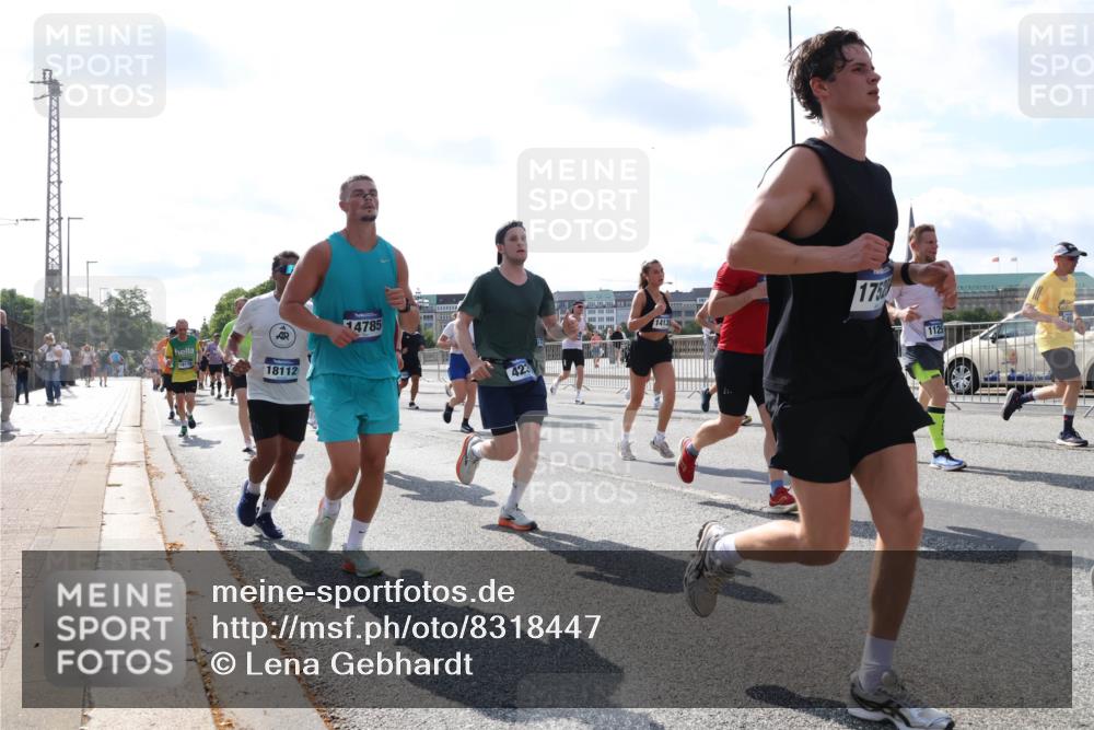 29.06.2025 - hella hamburg halbmarathon Lena Gebhardt http://msf.ph/oto/8318447 29.06.2025 10:00:03 Lombardsbrücke 117, 18112, 14785, 175, 423, 1125, 1006, 1125, 1180, 1239, 1264, 1334, 1526, 1834, 1914, 1955, 2099, 2159, 2348, 2364, 2391, 2432, 2447, 2582, 2584, 2676, 2677, 2730, 2910, 3177, 3181, 3279, 3668, 3836, 3861, 3898, 4013, 4231, 4426, 4632, 4772, 4796, 4837, 5015, 5134, 5272, 5277, 5341, 5728, 6082, 6084, 6104, 6174, 6201, 6202, 6260, 6462, 6581, 6587, 8330, 9142, 9907, 9984, 10031, 11039, 11568, 11844 meine-sportfotos.de