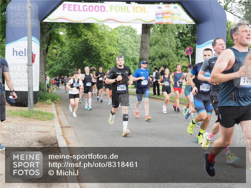 29.06.2025 - hella hamburg halbmarathon MichiJ http://msf.ph/oto/8318461 29.06.2025 10:36:52 Zwischen KM18-KM19 1452, 1476, 2592, 2596, 2706, 2889, 3060, 4017, 4847, 4890, 6158, 6282, 7332, 8704, 9038, 9200, 9619, 11340, 11451, 11977, 12271, 12533, 12690, 13233, 13962, 14033, 14192, 15384, 15422, 16369, 16627, 17395, 17982, 18066, 18926, 19109, 19112, 19122, 19198 meine-sportfotos.de