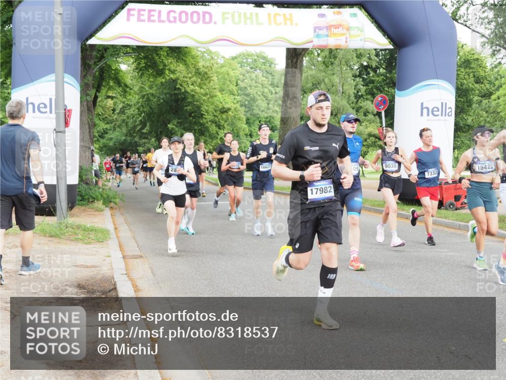 29.06.2025 - hella hamburg halbmarathon MichiJ http://msf.ph/oto/8318537 29.06.2025 10:36:53 Zwischen KM18-KM19 1452, 1476, 2592, 2596, 2706, 2889, 3060, 3692, 4017, 4847, 4890, 6158, 6282, 7332, 8704, 9038, 9200, 9619, 11340, 11451, 11977, 12271, 12533, 12690, 13233, 14033, 14192, 15384, 15422, 16369, 16627, 17982, 18066, 18926, 19109, 19112, 19122, 19198 meine-sportfotos.de