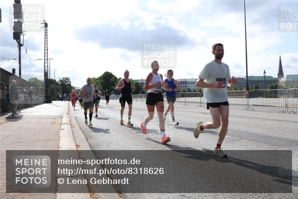 29.06.2025 - hella hamburg halbmarathon Lena Gebhardt http://msf.ph/oto/8318626 29.06.2025 09:47:48 Lombardsbrücke 81, 5092, 1002, 1164, 1217, 1562, 1910, 2121, 2196, 2228, 2296, 2404, 2774, 2851, 3783, 4246, 4602, 5092, 5923, 5961, 6990, 7972, 8084, 8362, 8366, 8395, 8901, 9171, 9178, 9944, 10384, 10900, 10968, 11019, 11559, 11745, 11806, 12137, 12290, 12462, 12704, 12751, 12865, 13029, 13419, 13514, 13798, 13854, 14387, 14459, 14601, 14934, 14952, 15261, 15415, 15965, 16123, 16964, 17154, 18419 meine-sportfotos.de