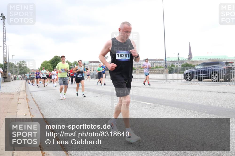 29.06.2025 - hella hamburg halbmarathon Lena Gebhardt http://msf.ph/oto/8318640 29.06.2025 10:57:04 Lombardsbrücke 741, 7417, 18281, 1207, 2041, 2370, 2871, 2887, 2932, 2991, 3195, 3348, 3387, 3418, 3470, 3485, 3516, 3517, 3614, 3723, 3851, 4086, 4094, 4106, 4118, 4241, 4485, 4568, 4569, 4611, 4998, 5057, 5316, 5589, 5639, 5911, 5944, 6053, 6284, 6348, 6349, 6832, 6981, 7381, 7416, 7417, 7592, 7787, 7964, 8039, 8150, 8197, 8224, 8546, 8552, 8679, 8851, 8853, 8939, 8943, 9110, 9172, 9210, 9298, 9299, 9910, 10571 meine-sportfotos.de