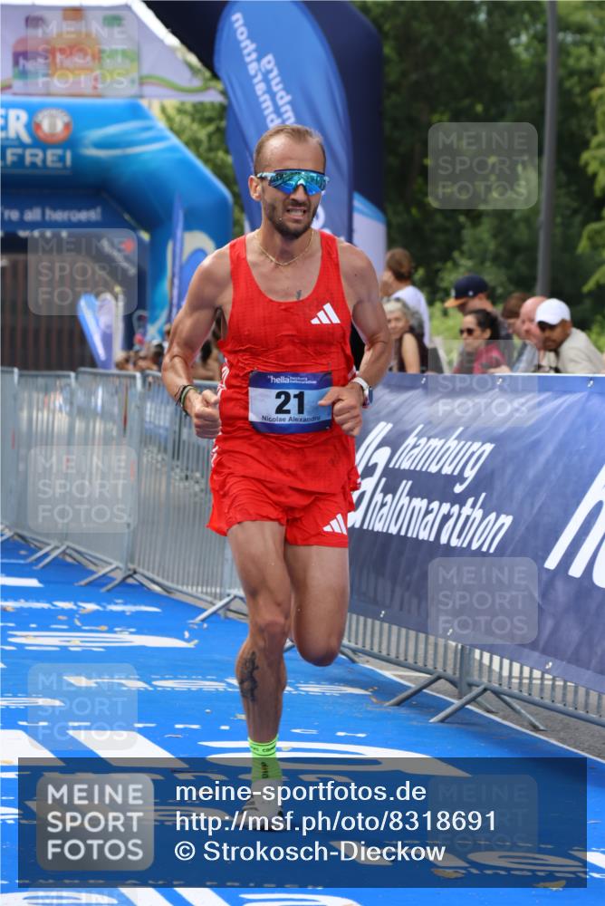 29.06.2025 - hella hamburg halbmarathon Strokosch-Dieckow http://msf.ph/oto/8318691 29.06.2025 10:05:09 Ziel 19, 21, 20052, 20518 meine-sportfotos.de