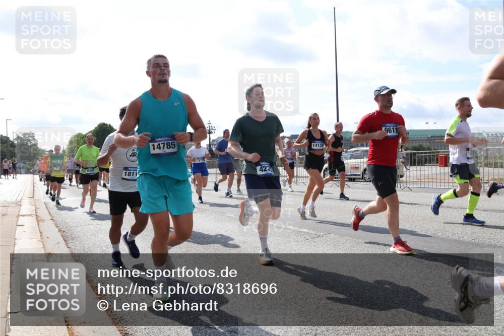 29.06.2025 - hella hamburg halbmarathon Lena Gebhardt http://msf.ph/oto/8318696 29.06.2025 10:00:03 Lombardsbrücke 19178, 15097, 1811, 14785, 423, 14139, 9611, 112, 1006, 1125, 1180, 1239, 1264, 1334, 1526, 1834, 1914, 1955, 2099, 2159, 2348, 2364, 2391, 2432, 2447, 2582, 2584, 2676, 2677, 2730, 2910, 3177, 3181, 3279, 3668, 3836, 3861, 3898, 4013, 4231, 4426, 4632, 4772, 4796, 4837, 5015, 5134, 5272, 5277, 5341, 5728, 6082, 6084, 6104, 6174, 6201, 6202, 6260, 6462, 6581, 6587, 8330, 9142, 9907, 9984, 10031, 11039, 11568, 11844 meine-sportfotos.de