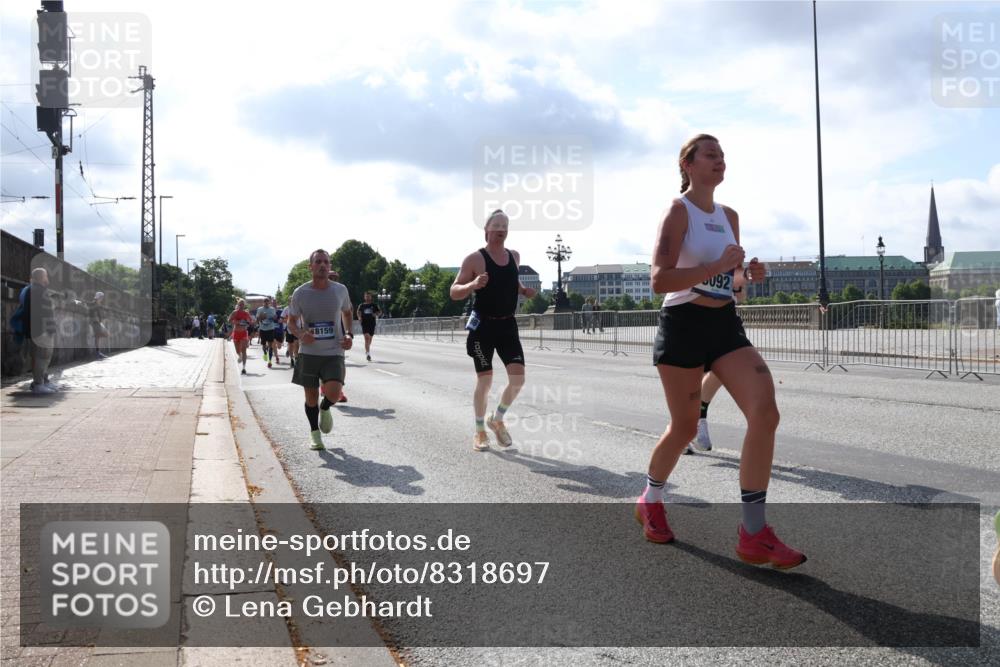 29.06.2025 - hella hamburg halbmarathon Lena Gebhardt http://msf.ph/oto/8318697 29.06.2025 09:47:48 Lombardsbrücke 48159, 092, 5559, 1002, 1164, 1217, 1562, 1910, 2121, 2196, 2228, 2296, 2404, 2774, 2851, 3783, 4246, 4602, 5092, 5923, 5961, 6990, 7972, 8084, 8362, 8366, 8395, 8901, 9171, 9178, 9944, 10384, 10900, 10968, 11019, 11559, 11745, 11806, 12137, 12290, 12462, 12704, 12751, 12865, 13029, 13419, 13514, 13798, 13854, 14387, 14459, 14601, 14934, 14952, 15261, 15415, 15965, 16123, 16964, 17154, 18419 meine-sportfotos.de