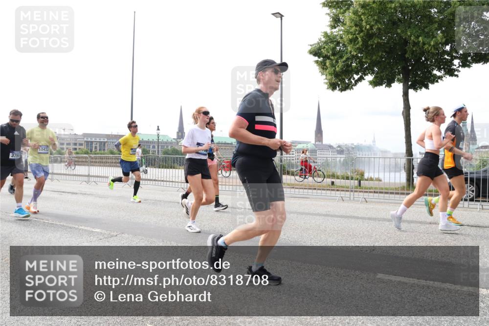 29.06.2025 - hella hamburg halbmarathon Lena Gebhardt http://msf.ph/oto/8318708 29.06.2025 10:22:36 Lombardsbrücke 10432, 3765, 1029, 1187, 1419, 1598, 2009, 2022, 2063, 2294, 2351, 2479, 2514, 2766, 2886, 3003, 3050, 3108, 3172, 3430, 3457, 3458, 3511, 3600, 3601, 3910, 3946, 4113, 4114, 4131, 4366, 4556, 4559, 4829, 4969, 4970, 5079, 5223, 5343, 5629, 5798, 5838, 6030, 6048, 6049, 6303, 6307, 6347, 6820, 6826, 6899, 6977, 7097, 7188, 7190, 7276, 7529, 7794, 7925, 8355, 8511, 8855, 8884, 8931, 8954, 9256, 10826, 13921, 14525, 14801 meine-sportfotos.de