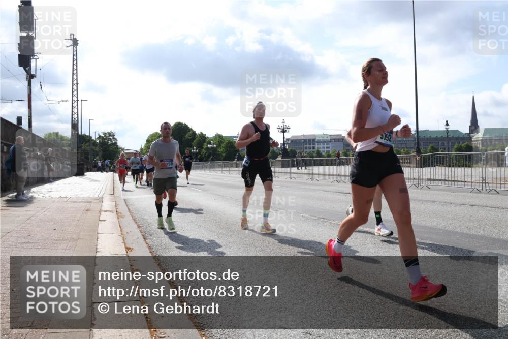 29.06.2025 - hella hamburg halbmarathon Lena Gebhardt http://msf.ph/oto/8318721 29.06.2025 09:47:48 Lombardsbrücke 159, 3092, 1002, 1164, 1217, 1562, 1910, 2121, 2196, 2228, 2296, 2404, 2774, 2851, 3783, 4246, 4602, 5092, 5923, 5961, 6990, 7972, 8084, 8362, 8366, 8395, 8901, 9171, 9178, 9944, 10384, 10900, 10968, 11019, 11559, 11745, 11806, 12137, 12290, 12462, 12704, 12751, 12865, 13029, 13419, 13514, 13798, 13854, 14387, 14459, 14601, 14934, 14952, 15261, 15415, 15965, 16123, 16964, 17154, 18419 meine-sportfotos.de