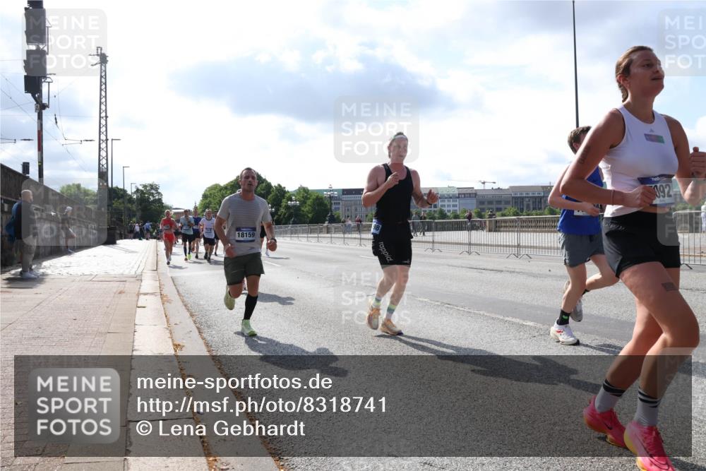 29.06.2025 - hella hamburg halbmarathon Lena Gebhardt http://msf.ph/oto/8318741 29.06.2025 09:47:48 Lombardsbrücke 18159, 98, 392, 1002, 1164, 1217, 1562, 1910, 2121, 2196, 2228, 2296, 2404, 2774, 2851, 3783, 4246, 4602, 5092, 5923, 5961, 6990, 7972, 8084, 8362, 8366, 8395, 8901, 9171, 9178, 9944, 10384, 10900, 10968, 11019, 11559, 11745, 11806, 12137, 12290, 12462, 12704, 12751, 12865, 13029, 13419, 13514, 13798, 13854, 14387, 14459, 14601, 14934, 14952, 15261, 15415, 15965, 16123, 16964, 17154, 18419 meine-sportfotos.de
