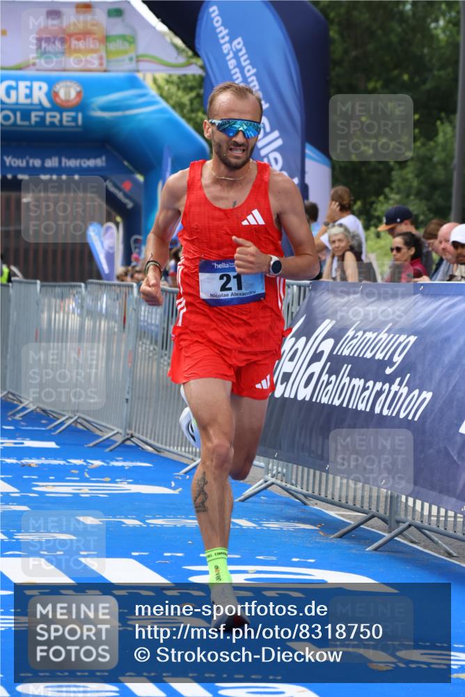 29.06.2025 - hella hamburg halbmarathon Strokosch-Dieckow http://msf.ph/oto/8318750 29.06.2025 10:05:09 Ziel 19, 21, 20052, 20518 meine-sportfotos.de